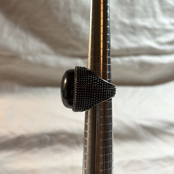 Faux Black Pearl and Silver Cocktail Ring - Picture 4 of 5